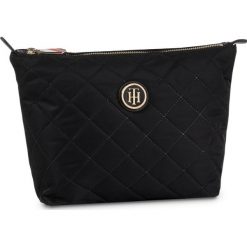 Kosmetyczka TOMMY HILFIGER - Poppy Washbag AW0AW07474 Bds. Czarne kosmetyczki męskie TOMMY HILFIGER, bez wzorów, z tkaniny. W wyprzedaży za 169,00 zł.