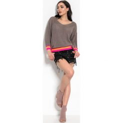 Sweter w serek szerokie rękawy - cappuccino, l/xl. Swetry damskie e-margeritka.pl, na lato, xl, bez wzorów, z krótkim rękawem, krótkie, bez kaptura. Za 129,99 zł.