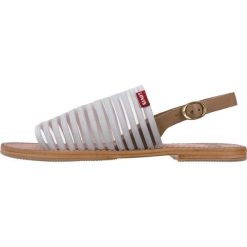Levi's Shastina Sandały Biały. Białe sandały damskie Levi's®, w paski, ze skóry, bez obcasa, z paskami. Za 266,95 zł.