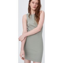 Gładka sukienka basic - Zielony. Zielone sukienki damskie Sinsay, s, bez wzorów, bez kołnierzyka, bez rękawów, midi. Za 29,99 zł.