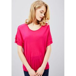 Bluzka oversize z falbanami. Bluzki damskie Moodo, s, bez wzorów, bez kołnierzyka, bez rękawów. Za 9,99 zł.