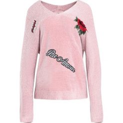 Różowy Sweter Flaming. Czerwone swetry klasyczne damskie marki Born2be, m. Za 59,99 zł.
