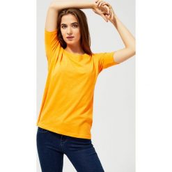 Bluzka basic. Pomarańczowe bluzki damskie Moodo, xs, bez wzorów, bez kołnierzyka, bez rękawów. Za 9,99 zł.