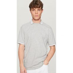 Koszulka polo - Jasny szar. Szare koszulki polo marki Reserved, m. W wyprzedaży za 49,99 zł.