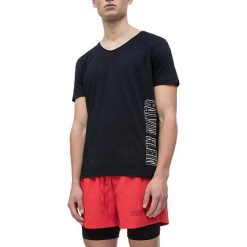Calvin Klein Koszulka męska z krótkim rękawem Rounded V-neck Tee KM0KM00333-001 Black (rozmiar M). Czarne koszulki męskie Calvin Klein, m, bez wzorów, bez kołnierzyka, z krótkim rękawem, krótkie. W wyprzedaży za 170,00 zł.
