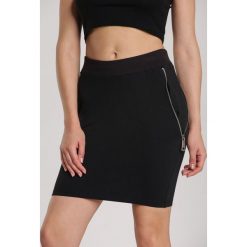 Czarna Spódnica Shelise. Czarne spódniczki damskie Renee, s, bez wzorów, mini. Za 59,99 zł.