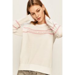 Tommy Hilfiger - Sweter. Białe swetry damskie TOMMY HILFIGER, s, z aplikacjami, z bawełny, bez rękawów, bez kaptura. W wyprzedaży za 429,90 zł.