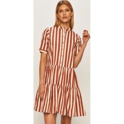 Vero Moda - Sukienka. Brązowe sukienki damskie Vero Moda, na co dzień, xs, bez wzorów, z bawełny, casualowe, bez kołnierzyka, z krótkim rękawem, krótkie, mini, rozkloszowane. Za 169,90 zł.