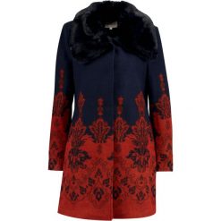Płaszcze damskie pastelowe: Derhy RAMBUTEAU Krótki płaszcz dark blue