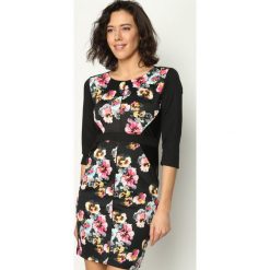 Różowo-Szara Sukienka Flower Power. Różowe sukienki damskie Born2be, na zimę, xl, z dzianiny. Za 79,99 zł.