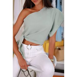 Top MARIENA OLIVE. Zielone bluzki damskie IVET, bez wzorów, z asymetrycznym kołnierzem, bez rękawów. W wyprzedaży za 39,00 zł.