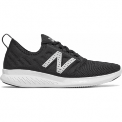 New Balance FuelCore Coast v4 - WCSTLLK4. Czarne buty sportowe damskie New Balance, bez wzorów, z gumy, tenisowe. W wyprzedaży za 229,99 zł.