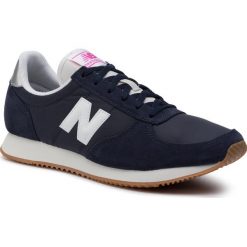Sneakersy NEW BALANCE - WL220CLD Granatowy. Niebieskie półbuty damskie New Balance, bez wzorów, z zamszu, bez obcasa, na płaskiej podeszwie, bez zapięcia. W wyprzedaży za 199,00 zł.