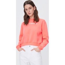 Bluza z napisem - Pomarańczowy. Pomarańczowe bluzy damskie Sinsay, s, z napisami, bez rękawów, bez kaptura. W wyprzedaży za 31,99 zł.