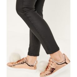 Missguided - Tenisówki. Różowe trampki i tenisówki damskie marki Missguided, bez wzorów, z materiału, na sznurówki. W wyprzedaży za 49,90 zł.