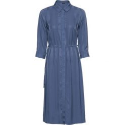 Sukienka szmizjerka bonprix indygo. Niebieskie sukienki damskie bonprix, w paski, bez kołnierzyka, bez rękawów, szmizjerki. Za 64,99 zł.