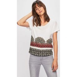 Desigual - Top. Białe bluzki damskie Desigual, s, z nadrukiem, z bawełny, z okrągłym kołnierzem, z krótkim rękawem. W wyprzedaży za 129,90 zł.