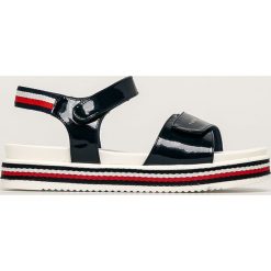 Tommy Hilfiger - Sandały dziecięce. Niebieskie sandały dziewczęce TOMMY HILFIGER, z gumy, bez zapięcia. Za 319,90 zł.
