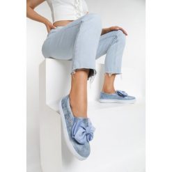 Niebieskie Slip On Fire In Me. Niebieskie trampki i tenisówki damskie Renee, bez wzorów, bez zapięcia. W wyprzedaży za 64,99 zł.