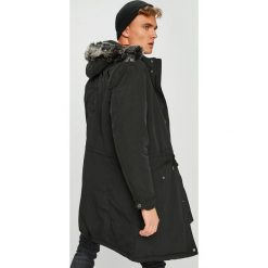 Guess Jeans - Parka. Czarne parki męskie Guess Jeans, l, z bawełny. Za 999,90 zł.