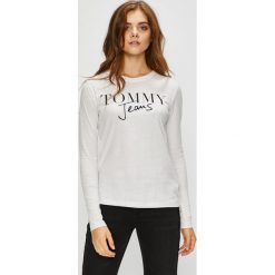 Tommy Jeans - Bluzka. Szare bluzki damskie Tommy Jeans, s, z nadrukiem, z bawełny, casualowe, z okrągłym kołnierzem, bez rękawów. W wyprzedaży za 119,90 zł.
