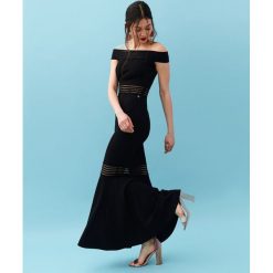 Elegancka długa sukienka. Czarne sukienki damskie Top Secret, na imprezę, na lato, bez wzorów, eleganckie, bez kołnierzyka, z długim rękawem, długie, maxi, dopasowane. W wyprzedaży za 59,99 zł.