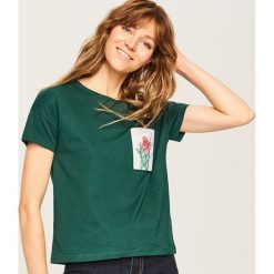 T-shirt z imitacją kieszonki - Turkusowy. Niebieskie t-shirty damskie Reserved, l. Za 39,99 zł.