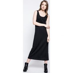 Calvin Klein Jeans - Sukienka Dylan. Czarne sukienki damskie dzianinowe marki Calvin Klein Jeans, na co dzień, s, casualowe, z okrągłym kołnierzem, maxi, proste. W wyprzedaży za 199,90 zł.