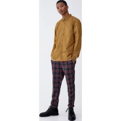 Koszula oxford z długim rękawem. Szare koszule męskie Pull&Bear, m, bez wzorów, bez kołnierzyka, z długim rękawem. Za 69,90 zł.