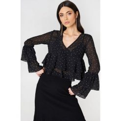 Bluzki damskie: Boohoo Bluzka z głębokim dekoltem i falbanami – Black