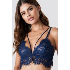 NA-KD Lingerie Biustonosz z podwójnym paskiem - Blue,Navy. Niebieskie biustonosze bardotka NA-KD Lingerie, w koronkowe wzory, z koronki. Za 72,95 zł.
