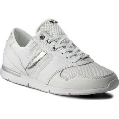 Sneakersy TOMMY HILFIGER - Light Weight Breathable Sneaker FW0FW02666 White 100. Białe półbuty damskie TOMMY HILFIGER, na co dzień, bez wzorów, ze skóry ekologicznej, bez obcasa, bez zapięcia. W wyprzedaży za 259,00 zł.