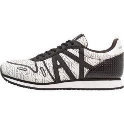 Tenisówki męskie: Armani Exchange GEOMETRIC RUNNER Tenisówki i Trampki white/black
