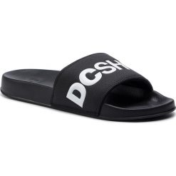 Klapki DC - DC Slide ADYL100043 Black/White (BKW). Czarne klapki męskie DC, bez wzorów, ze skóry ekologicznej. W wyprzedaży za 119,00 zł.