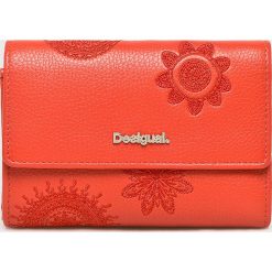 Desigual - Portfel. Czerwone portfele damskie Desigual, z haftami, ze skóry ekologicznej. W wyprzedaży za 159,90 zł.