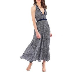 Sukienka maxi w kolorze granatowym. Niebieskie sukienki damskie Ipanima, bez wzorów, klasyczne, bez kołnierzyka, bez rękawów, maxi, rozkloszowane. W wyprzedaży za 85,95 zł.