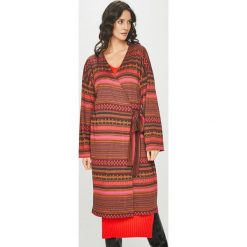 Answear - Płaszcz Nomad. Brązowe płaszcze damskie marki ANSWEAR, l, w paski, z materiału. W wyprzedaży za 119,90 zł.