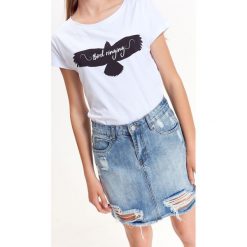 T-SHIRT DAMSKI Z NADRUKIEM. Białe bluzki damskie TROLL, xl, z nadrukiem, z bawełny, z kontrastowym kołnierzykiem. W wyprzedaży za 19,99 zł.