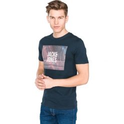 Jack & Jones Spring Feel Koszulka Niebieski. Niebieskie podkoszulki męskie Jack & Jones, xl, z haftami, z bawełny, bez kołnierzyka, z krótkim rękawem, krótkie. Za 66,95 zł.