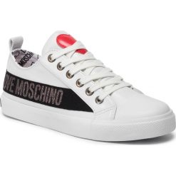 Trampki LOVE MOSCHINO - JA15073G18IE0100 Bianco. Białe półbuty damskie Love Moschino, bez wzorów, z gumy, bez zapięcia. W wyprzedaży za 549,00 zł.