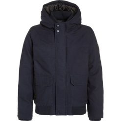 Quiksilver BROOKS ISLAND DWR Kurtka zimowa navy blazer. Niebieskie kurtki chłopięce marki Quiksilver, na zimę, z bawełny. W wyprzedaży za 303,20 zł.