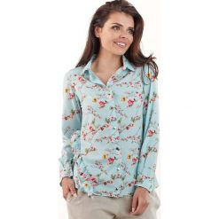 Niebieska Koszulowa Bluzka w Drobne Kwiatki z Falbankami. Niebieskie bluzki koszulowe marki Molly.pl, l, w kwiaty, z jeansu, eleganckie. Za 128,90 zł.