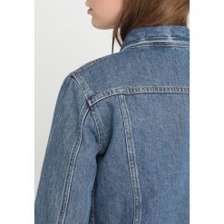 Calvin Klein Jeans CLEAN LINE TRUCKER Kurtka jeansowa lyon blue. Niebieskie kurtki damskie jeansowe Calvin Klein Jeans, m. Za 649,00 zł.