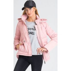 RÓŻOWA KURTKA EMPORIO ARMANI. Różowe kurtki damskie . Za 869,50 zł.