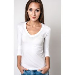 Bluzki damskie: Bluzka basic rękaw 3/4 dekolt serek biała