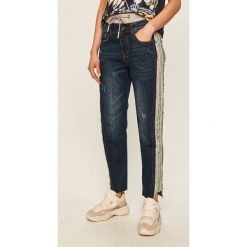 Desigual - Jeansy Clemente. Niebieskie jeansy damskie Desigual, s, z podwyższonym stanem. W wyprzedaży za 349,90 zł.