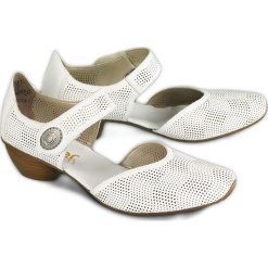 RIEKER 43767-80 weiss, czółenka damskie. Czółenka damskie Rieker, bez wzorów, bez obcasa, na obcasie, bez zapięcia. Za 209,90 zł.