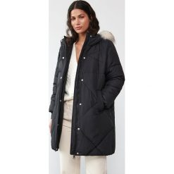 Kurtka parka z kapturem - Czarny. Czarne kurtki damskie Sinsay, s, bez wzorów, z kapturem. Za 139,99 zł.