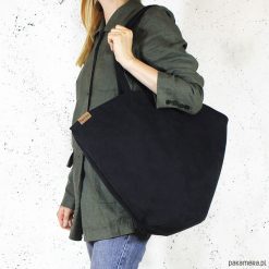 Shelly bag czarna torba nubuk syntetyczny vegan. Czarne torebki klasyczne damskie Pakamera, w paski, z nubiku. Za 165,00 zł.