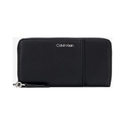 Calvin Klein Chain Portfel Czarny. Czarne portfele damskie Calvin Klein, bez wzorów, z materiału. Za 378,95 zł.
